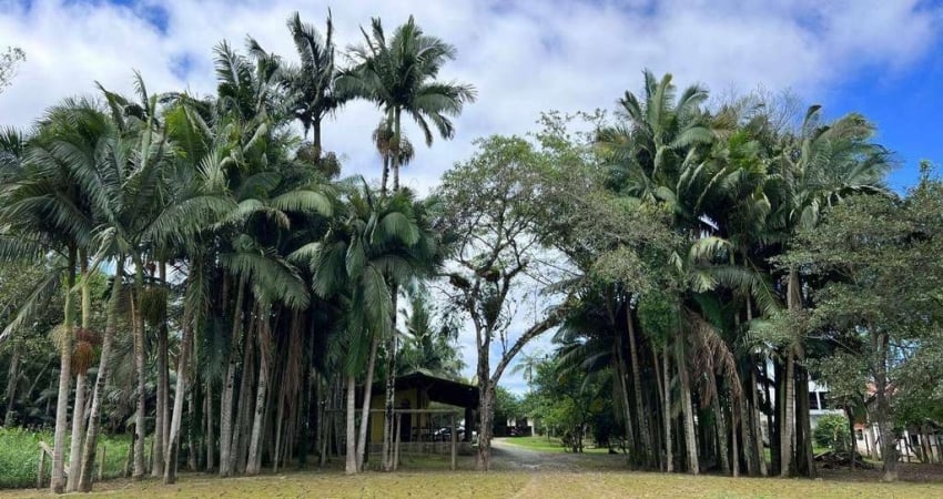 Terreno com 2.107 m² e espaço para festas no Centro de Ilhota