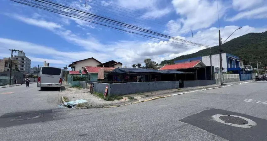 Terreno com 238m² no bairro Fazenda em Itajaí