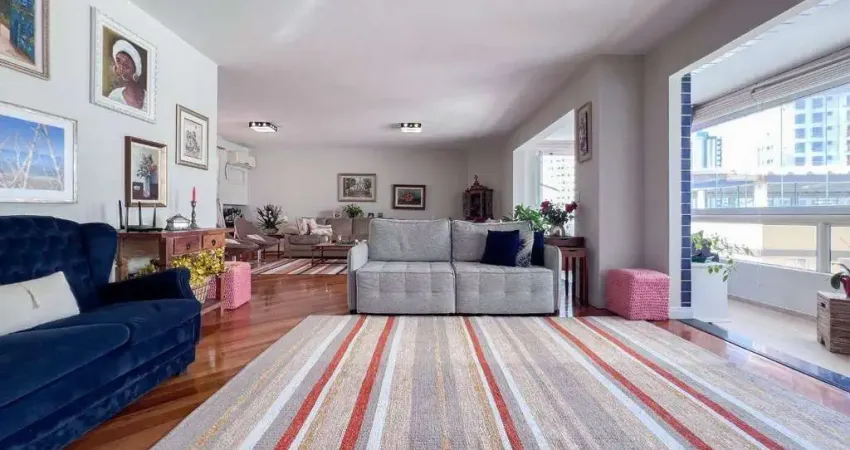 Apartamento mobiliado com 4 suítes e 1 dormitório Centro de Itajaí