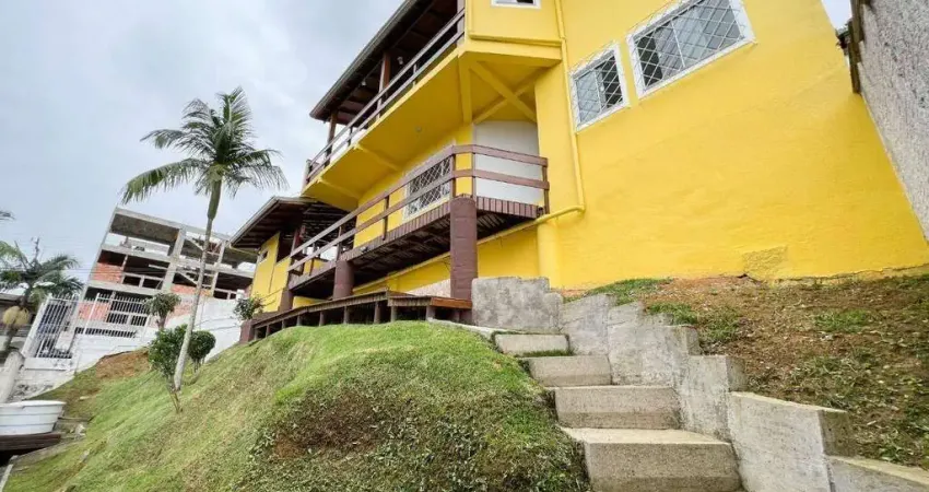 Casa mobiliada e equipada com 1 suíte com closet e 1 dormitório em balneário camboriú