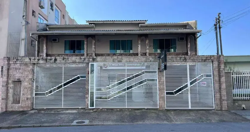 Sobrado com 4 dormitórios à venda no bairro são vicente em itajaí