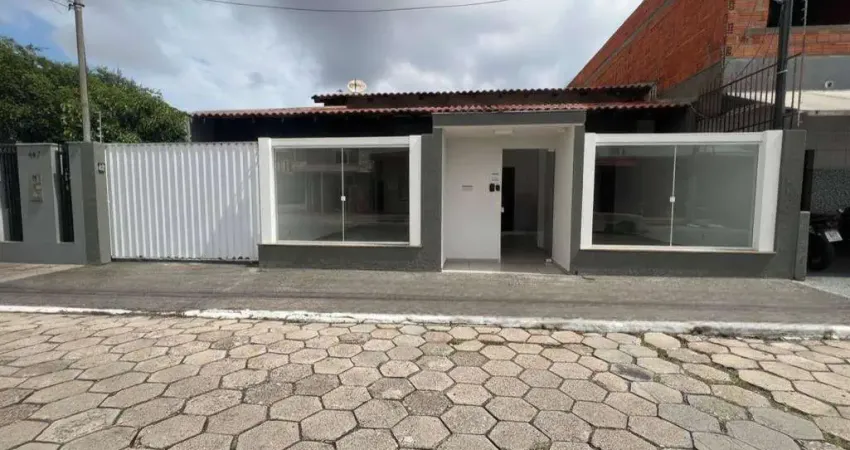 Casa versátil no bairro São João ideal para moradia ou investimento