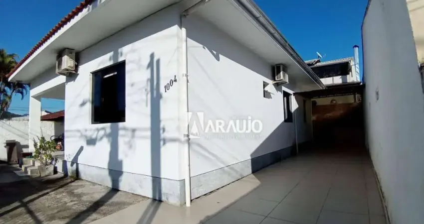 Casa com 03 dormitórios sendo 01 suíte no Jd Iate Clube em Balneário Camboriú
