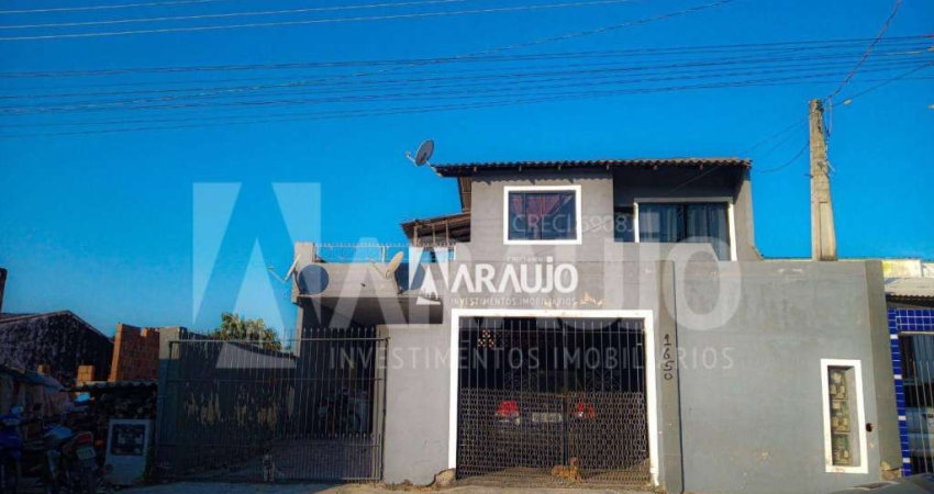 Casa com 04 dormitórios no bairro Espinheiros em Itajaí