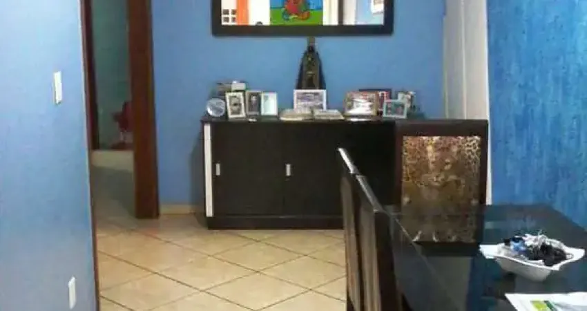 Casa de 03 quartos em boa localização!!!!