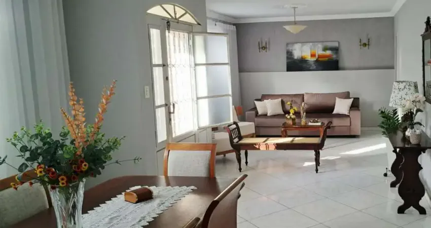 Casa com 03 suítes e piscina próximo a região central da cidade!