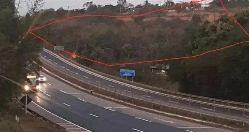 ÁREA DE 25000 M²
