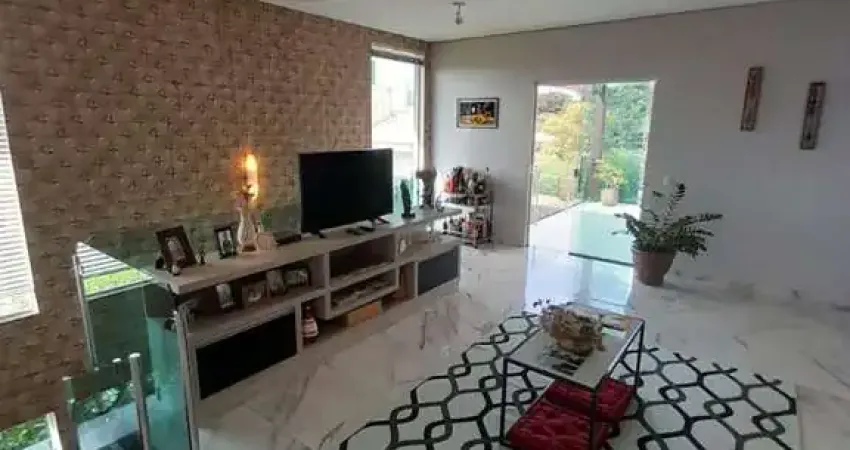 Casa condomínio com portaria 24 horas, próximo a FORNAC