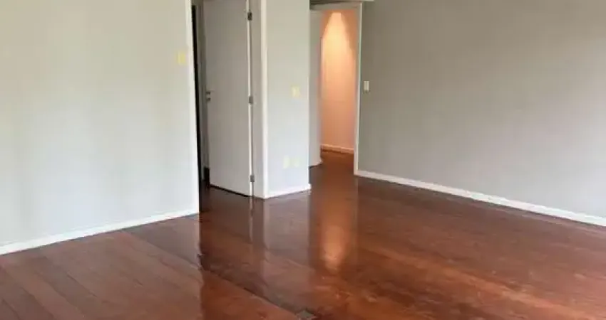 Excelente e luxuoso apartamento localizado no melhor ponto residencial da Savassi. 04 quartos sendo 02 suítes, 02 amplas salas de estar e jantar, cozinha com armários, fogão embutido com coifa, acabam