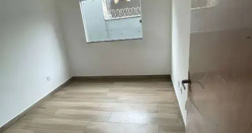 Apto 03 quartos com 01 suíte, closet conjugado, sala para dois ambientes, copa e cozinha americana, porcelanatos,  banheiro social, lavanderia  e 1 garagem.