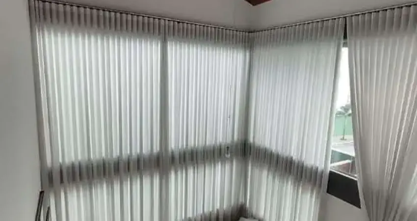 Casa de 02 pavimentos com linda vista e excelente acabamento