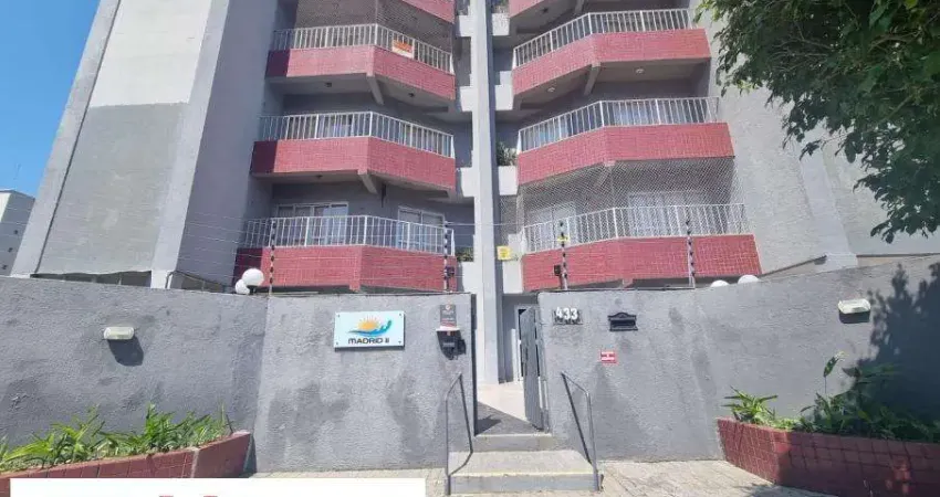 Apartamento perto do mar, amplo com elevador -Cond. Madri II
