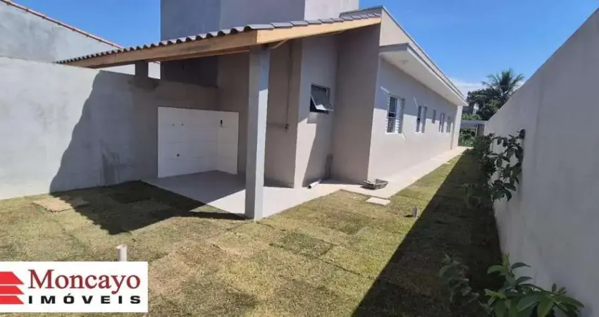 Casa a venda em Caraguatatuba no Bairro JD das Palmeiras.
