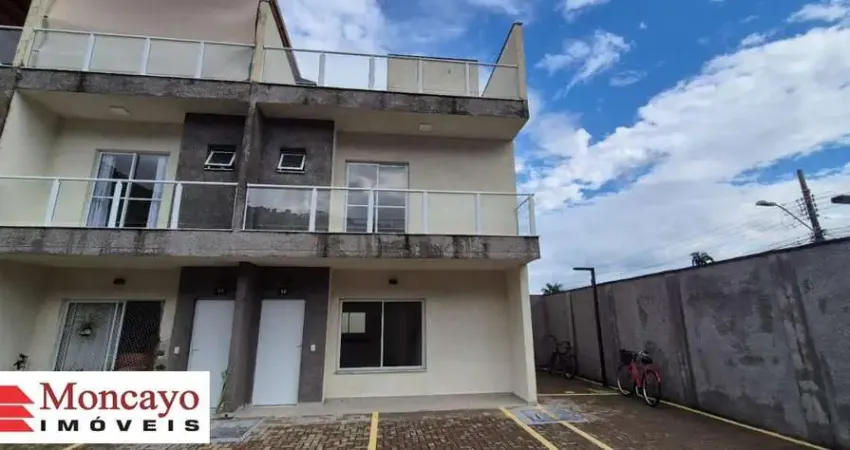 Sobrado Triplex para venda em Caraguatatuba, Centro.