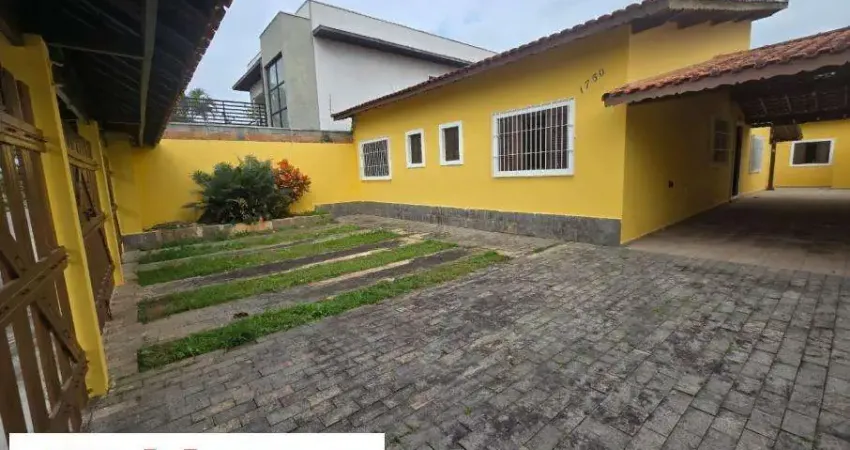 Casa para venda com 3 quartos e pé direito alto no jardim britãnia, caraguatatuba