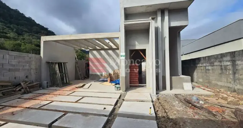 Casa nova com 3 quartos e piscina para venda no massaguaçu, caraguatatuba - sp.