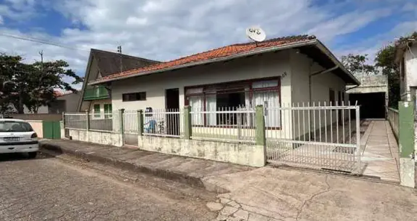 Terreno 315 mts²,02 Casas Alvenaria,100 mts da Praia, Meia Praia Navegantes
