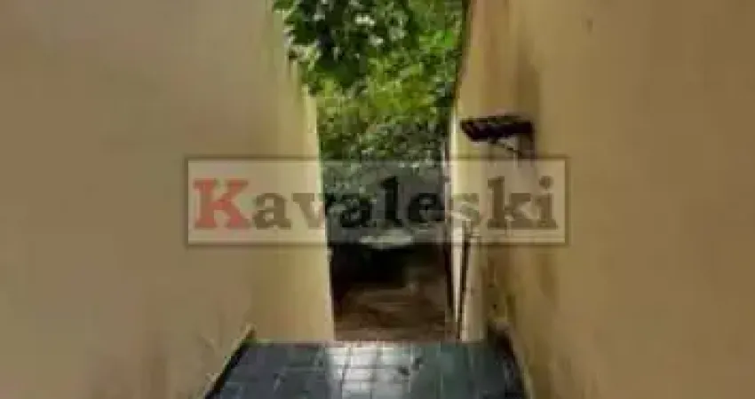 > SOBRADO NO MIOLO DA VILA GUMERCINDO - VAGO .PRÓXIMO A RUA ASSUNGUI .