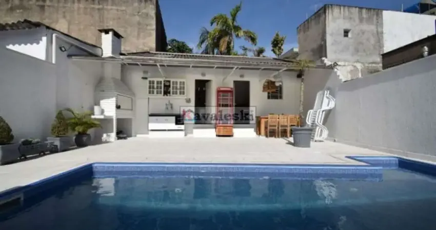 Linda Casa Térrea com Piscina com mais de 300 metros de terreno - Imperdível