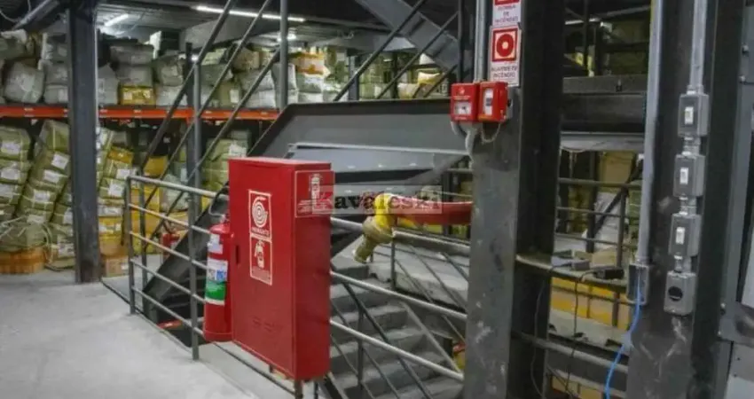 Barracão / Galpão / Depósito para alugar na Rua Sampaio Moreira, --, Brás, São Paulo