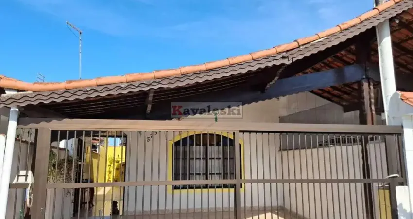 Casa térrea a 500 metros da praia.... Venha conferir!!!!!