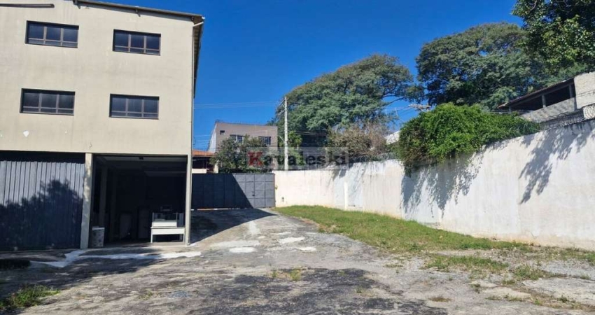 ** Conjunto comercial para a locação próximo à Avenida Miguel Estefano.
