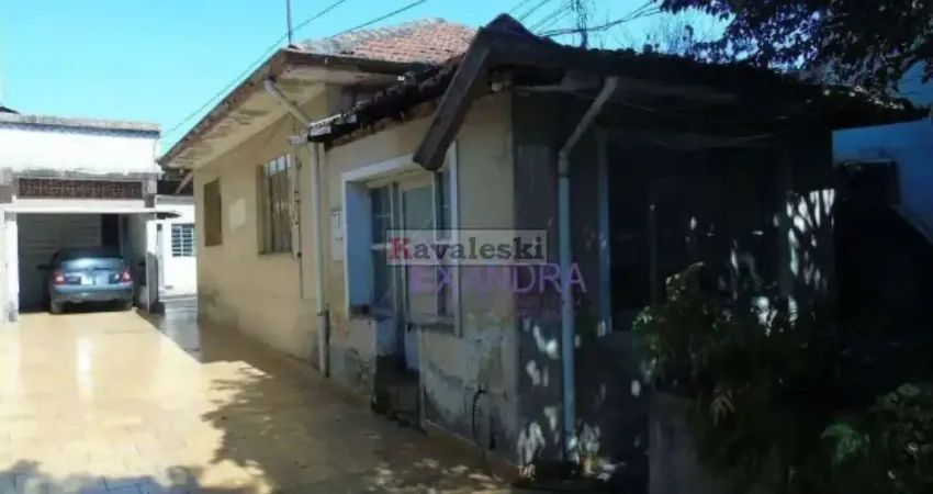 Casa Térrea com Quintal grande / 5 vagas / Terreno 10x30 / Òtima Localização