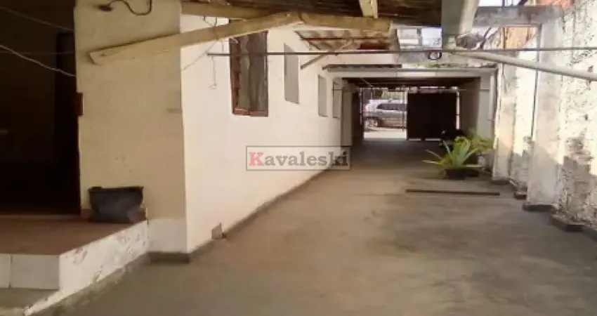 Casa Térrea / Quintal grande / 2 casas mesmo Terreno /  Para 2 familias ou para investimento /