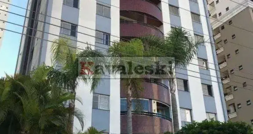 Apartamento na Vila Gumercindo com 3 quartos e 2 vagas.