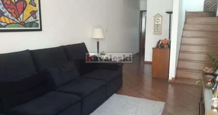 > SOBRADO EM CONDOMÍNIO FECHADO COM 2 VAGAS DE GARAGEM !!