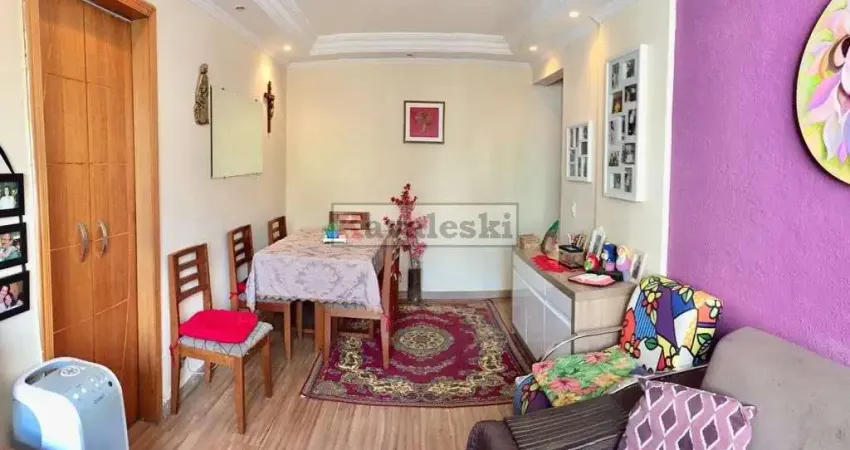 Excelente apartamento, totalmente reformado, repleto de armários planejados, próximo ao comércio da
