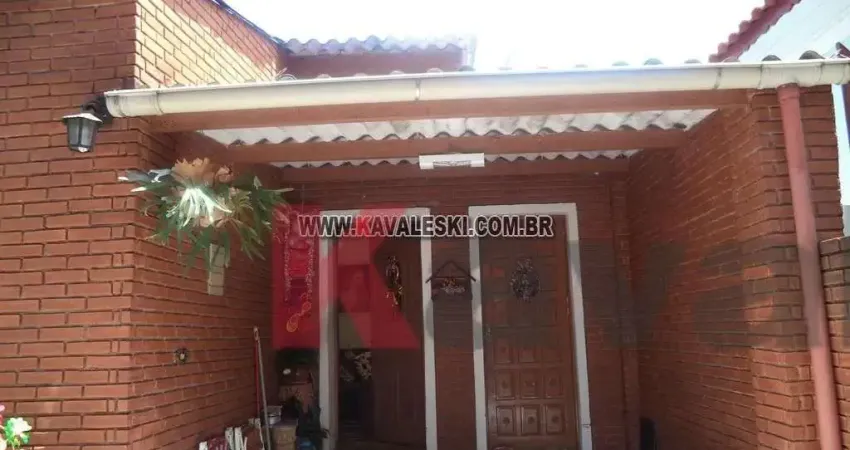 CASA TÉRREA AO LADO DE TODO O COMÉRCIO DA REGIÃO DA VILA DAS MERCÊS !!
