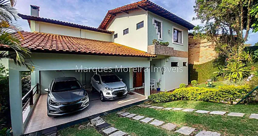 Ampla casa de 339m² com 4 quartos no charmoso condomínio chalés do imperador.