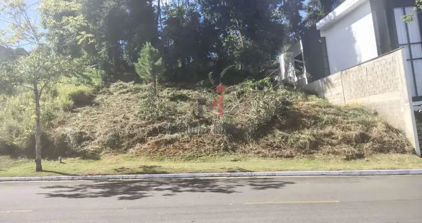 Oportunidade Única: Terreno Exclusivo de 597m² no Condomínio Portal do Aeroporto!