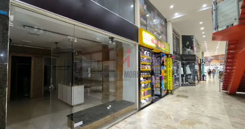 Excelente loja no 1º piso, no corredor da entrada principal - sta. cruz shopping