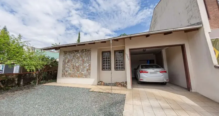 Casa à venda na Rua Baercker Wagner, 1552, Iririú, Joinville