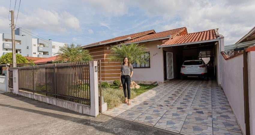 Casa com 3 quartos à venda na Rua Oscar Fischer, 222, Aventureiro, Joinville