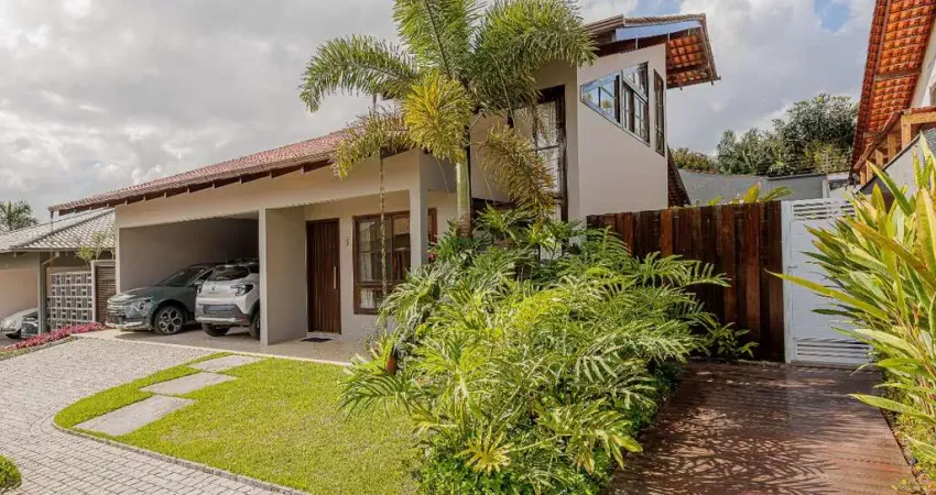 Casa térrea com mezanino em condomínio no glória, joinville-sc: 4 quartos, 2 suítes 256,26 m².