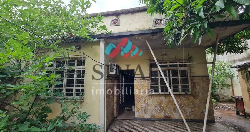 Duas casas no mesmo terreno na vila da penha, rio de janeiro- rj