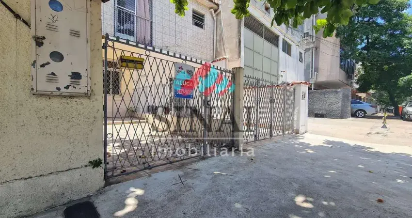 Casa com 2 quartos para alugar na Rua Conde de Agrolongo, Penha, Rio de Janeiro