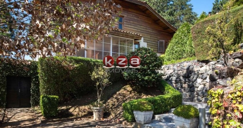 Casa de Luxo à Venda em Campos do Jordão - Green Hills Village: 5 Quartos, 3 Suítes, 3 Salas, 8 Banheiros, 3 Vagas, 300m².