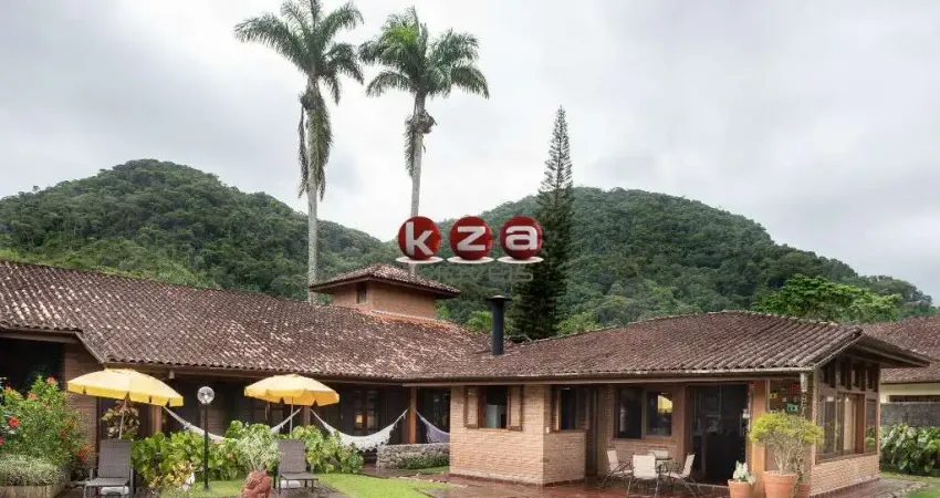 Casa de luxo a venda em Ubatuba, Praia Dura, frente para o mar. 6 suítes, 3 salas, 8 banheiros, 11 vagas, área gourmet592 m².