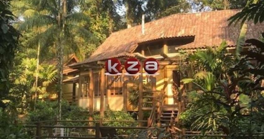 PORTEIRA FECHADA! Casa à venda em São Sebastião-SP, Praia do Sertão Camburi, 3 suítes, 3 salas, 5 banheiros, 7 vagas de garagem, 514m².