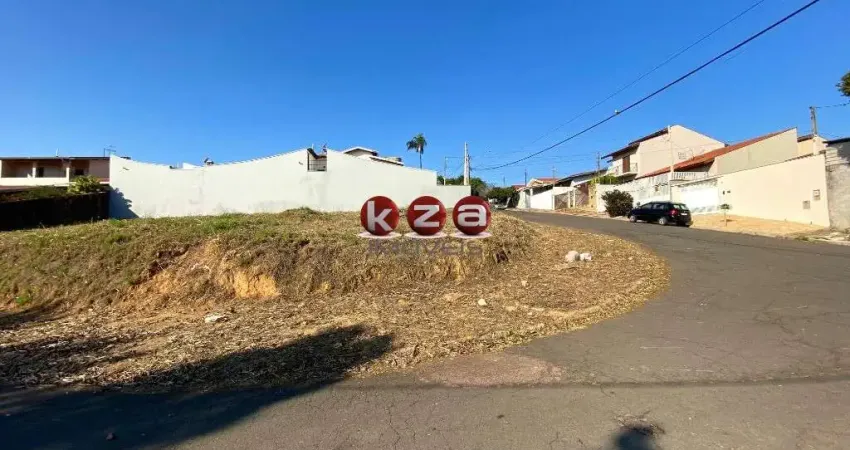 Terreno de esquina à venda em Valinhos-SP, no Jardim das Vitórias Régias, com 302,00 m² de área!