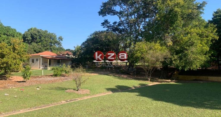 Casa à venda no Centro de Dois Córregos-SP: 2 quartos, 1 sala, 1 banheiro, 1 vaga de garagem! Venha conhecer!