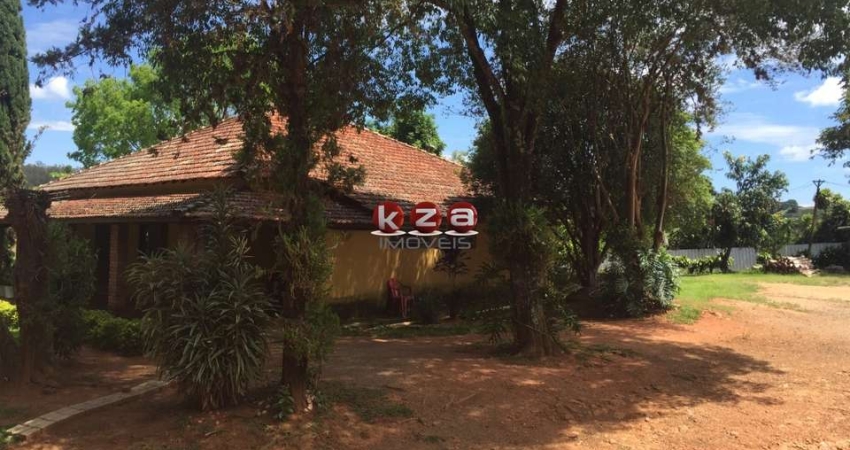 Sitio à venda em Valinhos-SP: 3 quartos, 1 sala, 2 banheiros, 46.000m² de área no bairro Macuco!