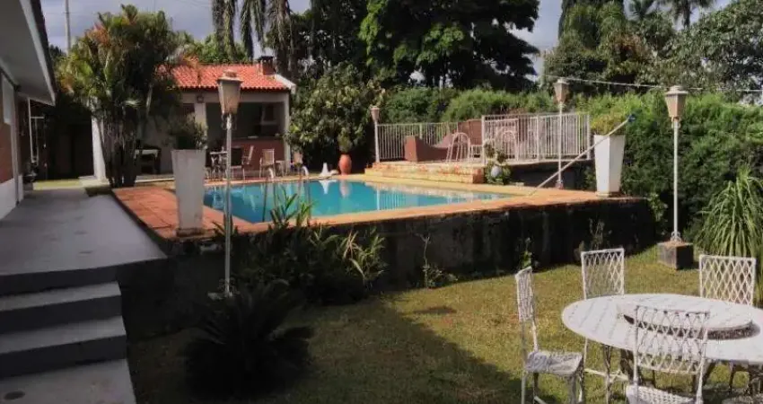 Chácara de luxo à venda em Valinhos-SP: 3 quartos, 1 suíte, 3 salas, 5 banheiros, 8 vagas de garagem, 300m².