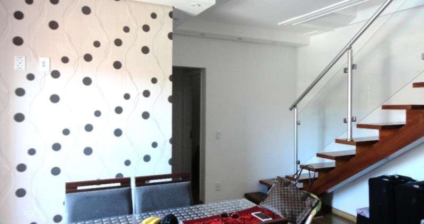 Cobertura à venda na região central de Valinhos, com 2 quartos sendo 1 suíte, 3 salas, 3 banheiros, 2 vagas, 124m².