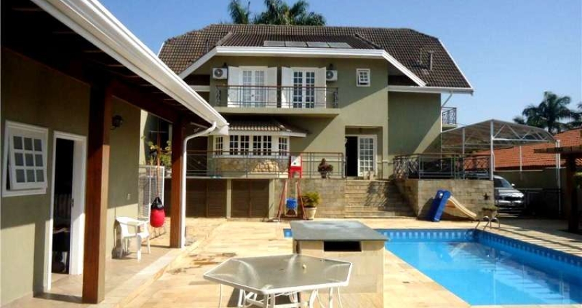 Imperdível oportunidade: Casa em condomínio de luxo na Colinas dos Álamos, Valinhos-SP - 3 quartos, 3 suítes, 540m².