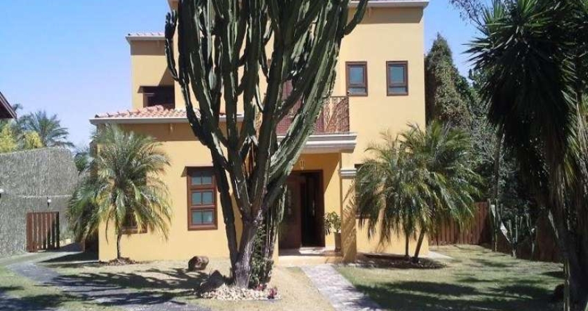 Casa de Luxo em Condomínio de Prestígio em Valinhos-SP: 3 quartos, 3 suítes, 3 salas, 6 banheiros, 4 vagas, 400m². Venha Conferir!